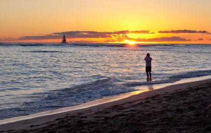 Waikiki Beachcomber by Outrigger - image 2